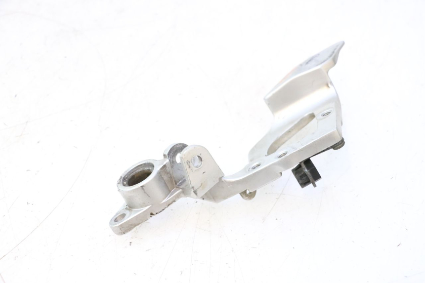 photo de FRONT RIGHT FOOTREST MOUNT YAMAHA FJR 1300 (2001 - 2005) - Surface and material condition