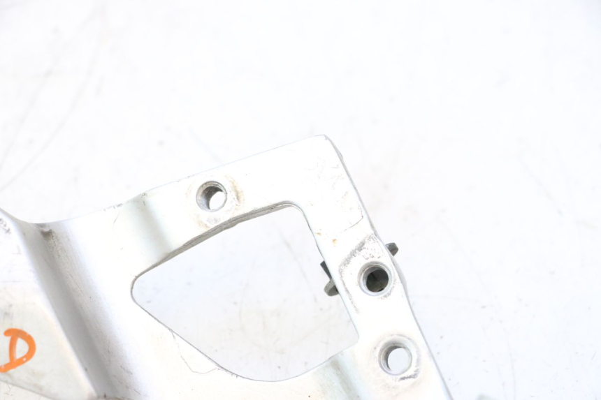 photo de FRONT RIGHT FOOTREST MOUNT YAMAHA FJR 1300 (2001 - 2005) - Checked used part