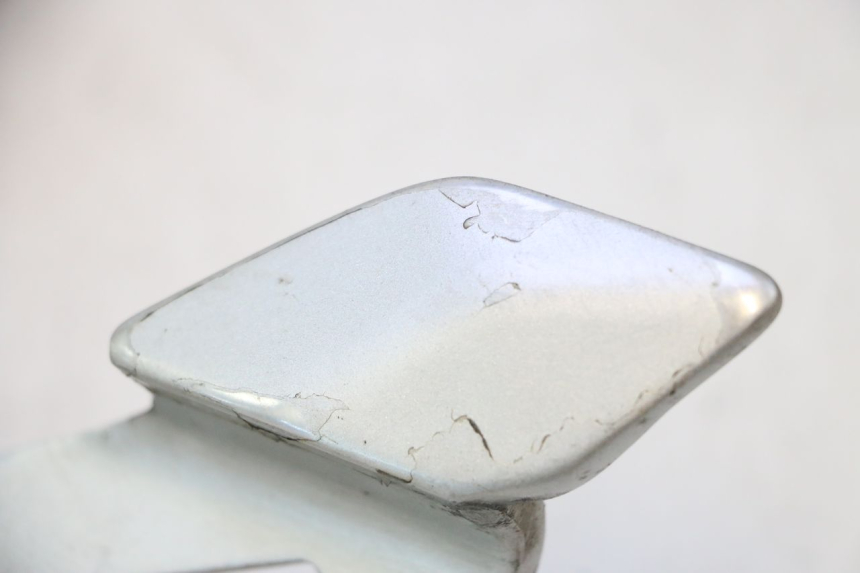 photo de FRONT RIGHT FOOTREST MOUNT YAMAHA FJR 1300 (2001 - 2005) - Alternative perspective