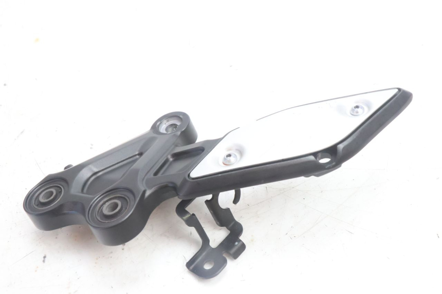photo de FRONT RIGHT FOOTREST MOUNT YAMAHA FZ8 800 (2010 - 2016) - Technical close-up