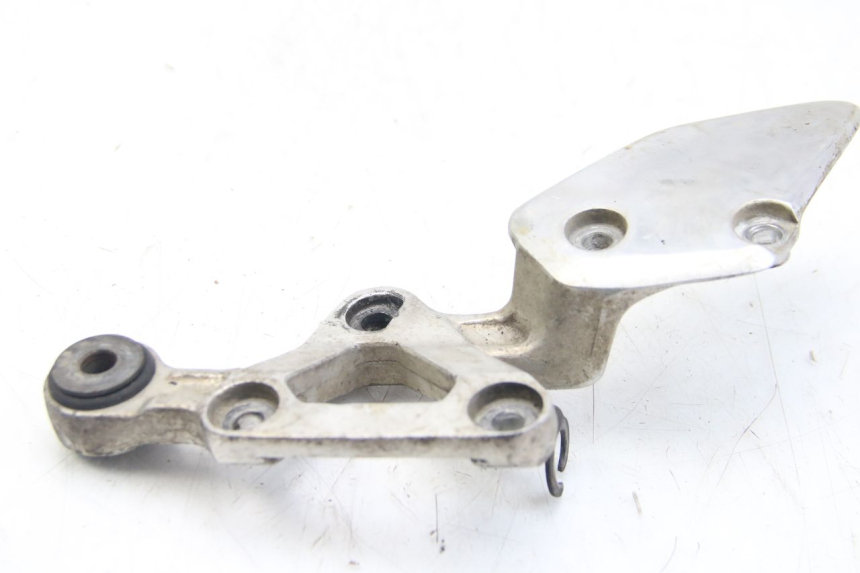 photo de RIGHT FRONT FOOTREST BRACKET YAMAHA FZS FAZER 600 (2001 - 2003) - Alternative perspective