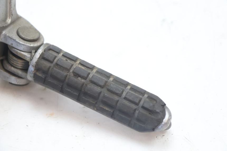 photo de FRONT RIGHT FOOTREST MOUNT KAWASAKI GPX F ZX750F 750 (1986 - 1990) - Component detail