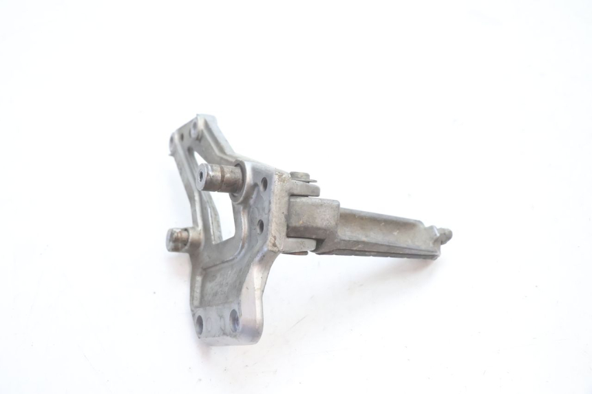 photo de FRONT RIGHT FOOTREST MOUNT KAWASAKI GPX F ZX750F 750 (1986 - 1990) - Technical close-up