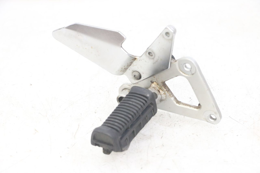 photo de FRONT RIGHT FOOTREST MOUNT SUZUKI GS GSE 500 (2001 - 2003) - Main view