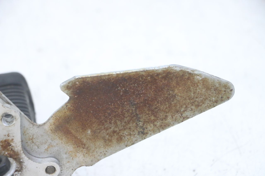 photo de FRONT RIGHT FOOTREST MOUNT SUZUKI GS GSE 500 (2001 - 2003) - Product overview