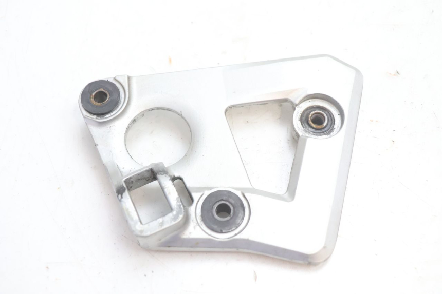 photo de FRONT RIGHT FOOTREST MOUNT SUZUKI GSX F GSXF 750 (1988 - 1998) - Main view