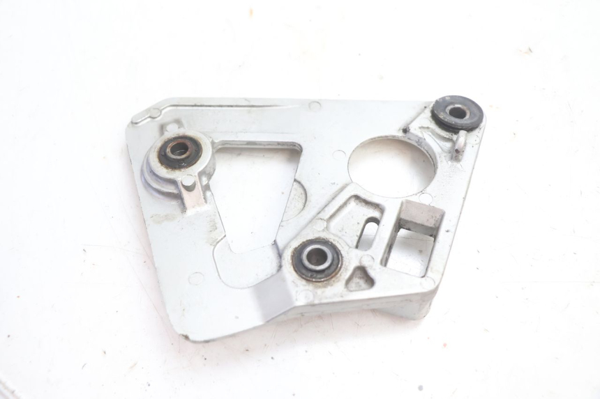 photo de FRONT RIGHT FOOTREST MOUNT SUZUKI GSX F GSXF 750 (1988 - 1998) - Zoom on usage condition