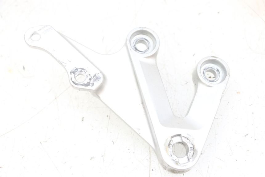 photo de FRONT RIGHT FOOTREST MOUNT SUZUKI GSXR GSX-R 1000 (2003 - 2004) - Main view