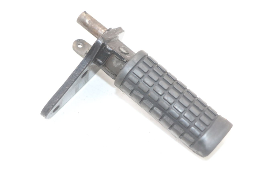 photo de FRONT RIGHT FOOTREST MOUNT SUZUKI GZ MARAUDER 125 (1998 - 2004) - Main view