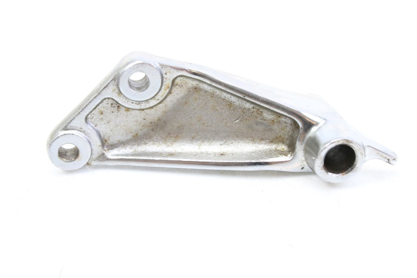 photo de RIGHT FRONT FOOTREST BRACKET SYM HUSKY 125 (1999 - 2005) - Technical close-up