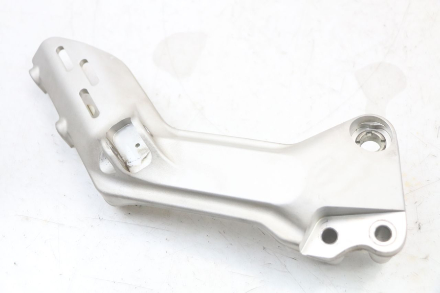 photo de FRONT RIGHT FOOTREST MOUNT HUSQVARNA SVARTPILEN 401 (2018 - 2023) - Main view
