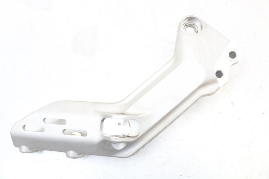 photo de FRONT RIGHT FOOTREST MOUNT HUSQVARNA SVARTPILEN 401 (2018 - 2023) - Component detail