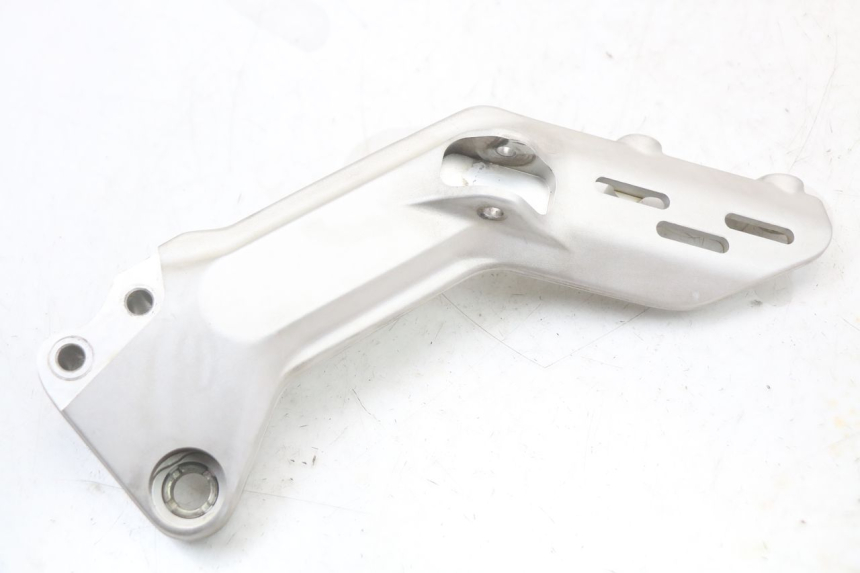 photo de FRONT RIGHT FOOTREST MOUNT HUSQVARNA SVARTPILEN 401 (2018 - 2023) - Technical close-up