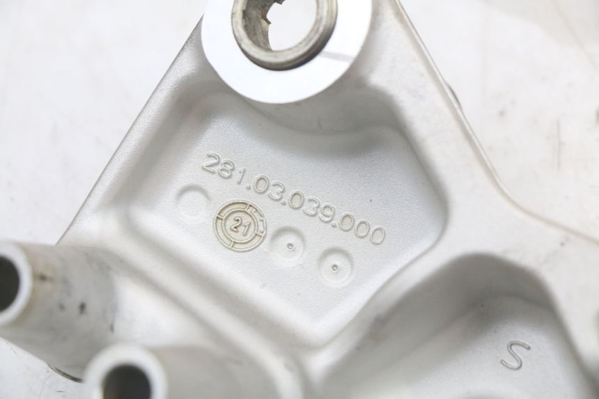 photo de FRONT RIGHT FOOTREST MOUNT HUSQVARNA SVARTPILEN 401 (2018 - 2023) - Checked used part