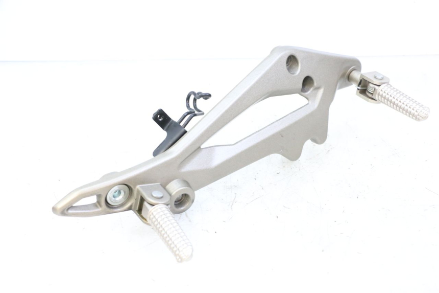 photo de FRONT RIGHT FOOTREST MOUNT KIDEN KD125-G 125 (2018 - 2022) - Main view