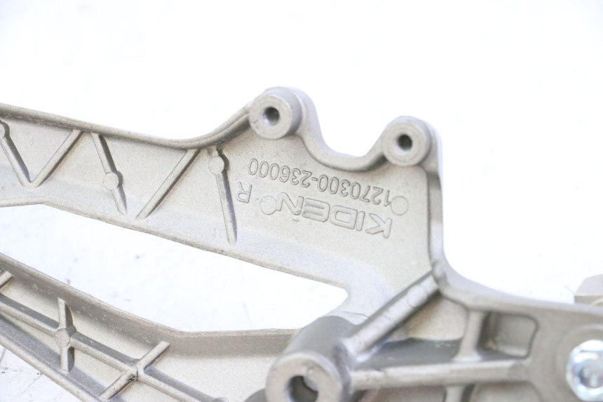 photo de FRONT RIGHT FOOTREST MOUNT KIDEN KD125-G 125 (2018 - 2022) - Fixing points details