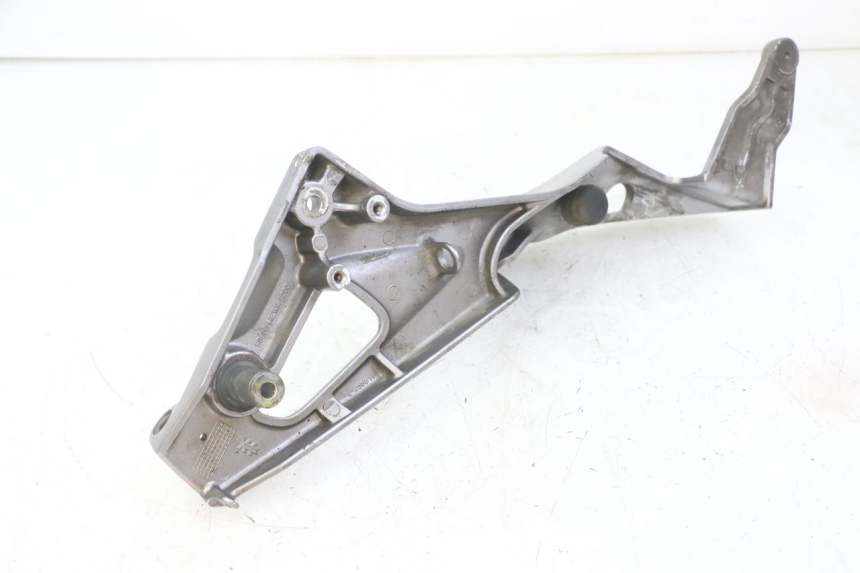 photo de FRONT RIGHT FOOTREST MOUNT HONDA NTV DEAUVILLE ABS 700 (2007 - 2016) - Zoom on usage condition