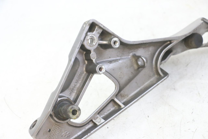 photo de FRONT RIGHT FOOTREST MOUNT HONDA NTV DEAUVILLE ABS 700 (2007 - 2016) - Alternative perspective