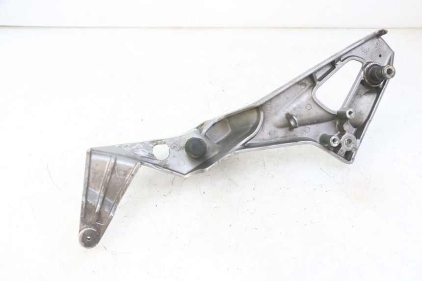 photo de FRONT RIGHT FOOTREST MOUNT HONDA NTV DEAUVILLE ABS 700 (2007 - 2016) - Technical close-up