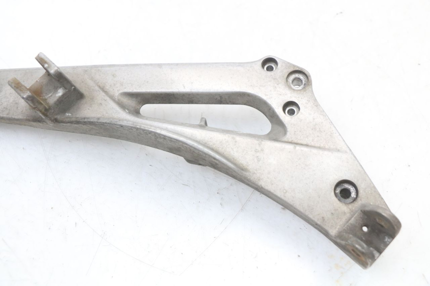 photo de RIGHT FRONT FOOTREST BRACKET HONDA NTV DEAUVILLE 650 (1998 - 2001) - Zoom on usage condition