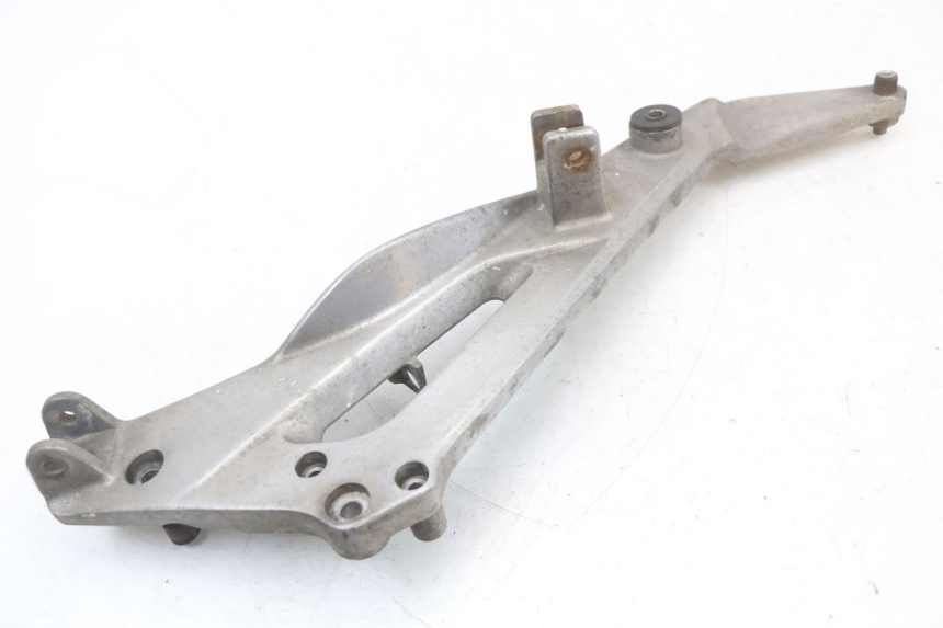 photo de RIGHT FRONT FOOTREST BRACKET HONDA NTV DEAUVILLE 650 (1998 - 2001) - Alternative perspective