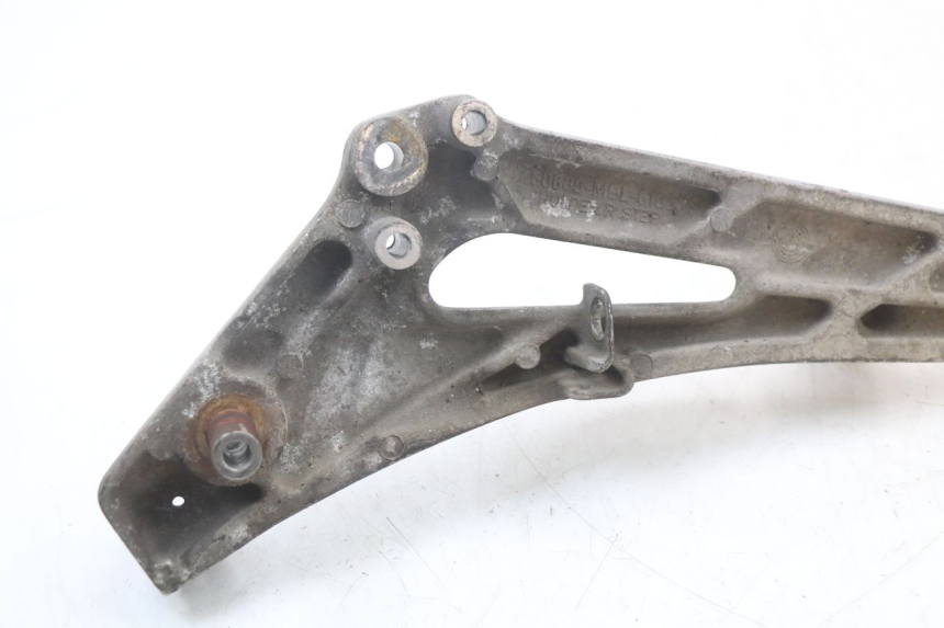 photo de RIGHT FRONT FOOTREST BRACKET HONDA NTV DEAUVILLE 650 (1998 - 2001) - Product overview