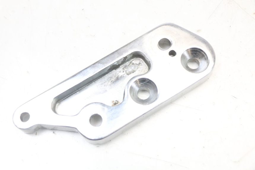 photo de FRONT RIGHT FOOTREST MOUNT REGAL RAPTOR SPYDER 125 (2010 - 2018) - Component detail