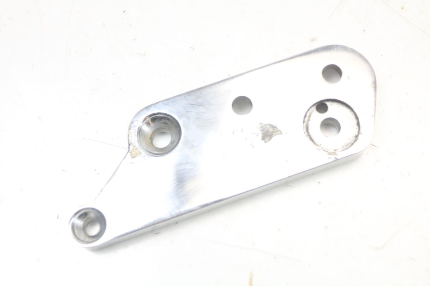 photo de FRONT RIGHT FOOTREST MOUNT REGAL RAPTOR SPYDER 125 (2010 - 2018) - Alternative perspective