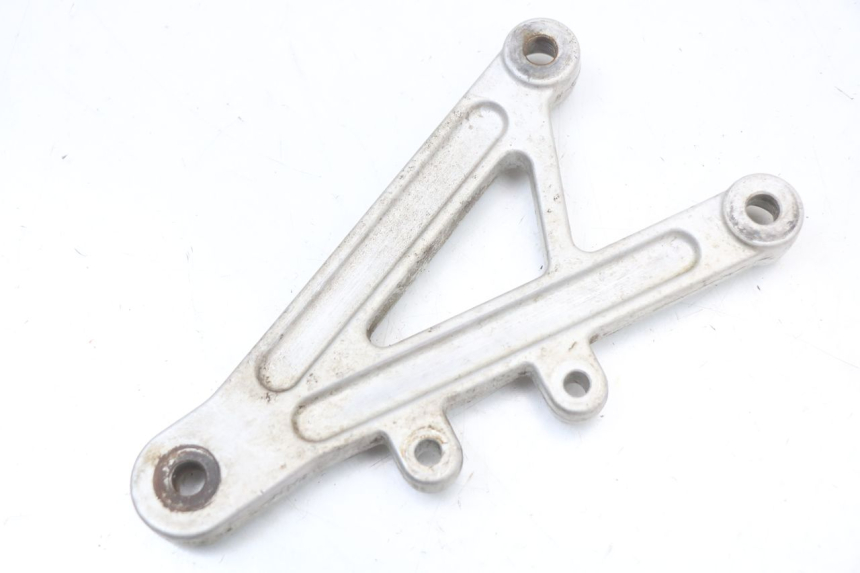 photo de FRONT RIGHT FOOTREST MOUNT APRILIA RS 50 (2006 - 2010) - Zoom on usage condition