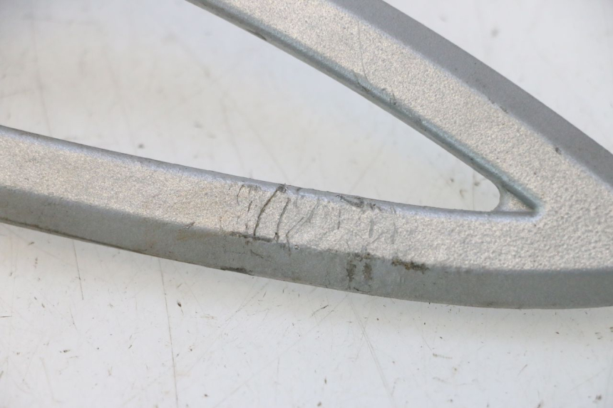 photo de FRONT RIGHT FOOTREST MOUNT CAN-AM SPYDER RS 1000 (2008 - 2012) - Technical close-up