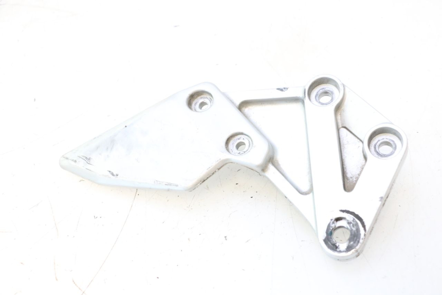 photo de FRONT RIGHT FOOTREST MOUNT SUZUKI SV S 650 (2003 - 2009) - Main view