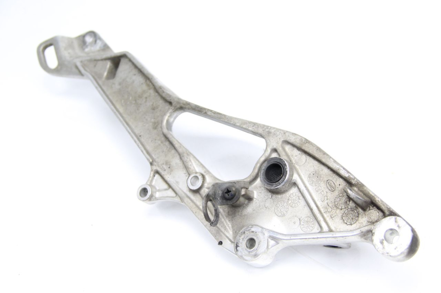 photo de FRONT RIGHT FOOTREST MOUNT YAMAHA TDM ABS 900 (2002 - 2014) - Product overview