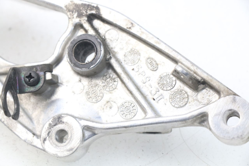 photo de FRONT RIGHT FOOTREST MOUNT YAMAHA TDM ABS 900 (2002 - 2014) - Alternative perspective