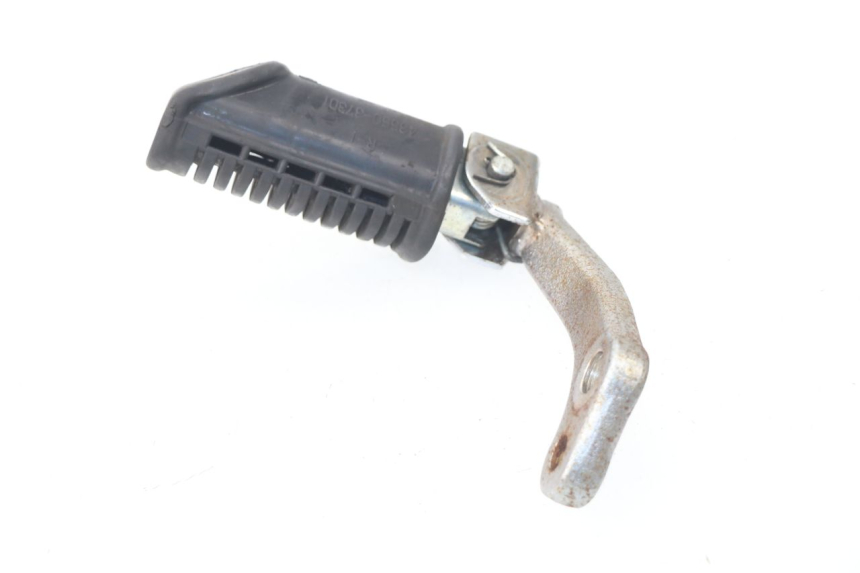 photo de FRONT RIGHT FOOTREST MOUNT SUZUKI TU X TUX VOLTY 125 (1999 - 2001) - Technical close-up