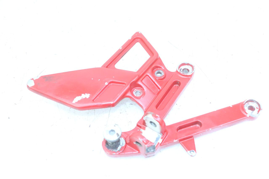 photo de FRONT RIGHT FOOTREST MOUNT YAMAHA TZR 50 (2008 - 2016) - Main view