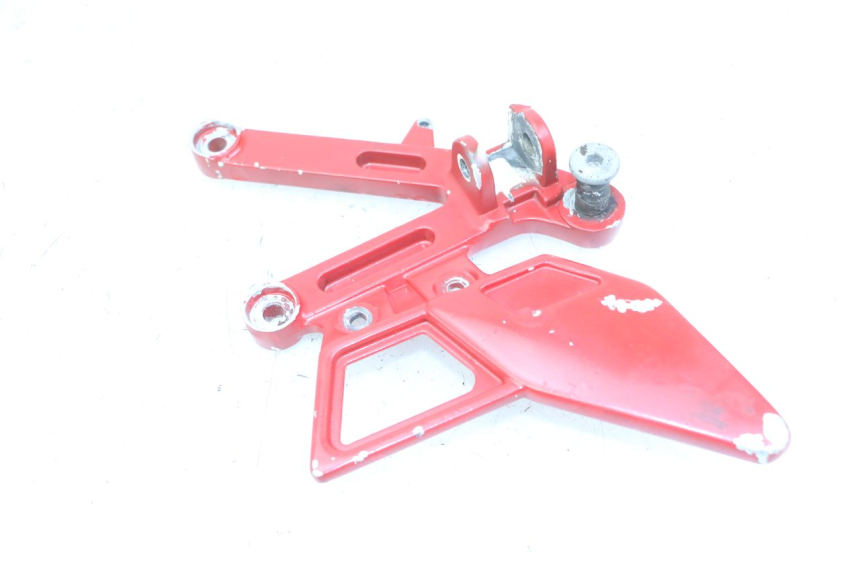 photo de FRONT RIGHT FOOTREST MOUNT YAMAHA TZR 50 (2008 - 2016) - Product overview