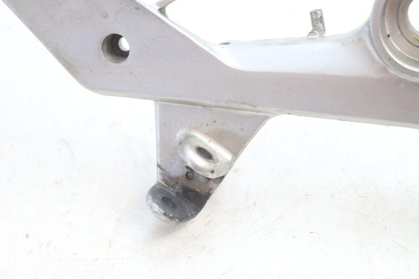 photo de FRONT RIGHT FOOTREST MOUNT HONDA VFR FI RC46 800 (1998 - 2001) - Zoom on usage condition