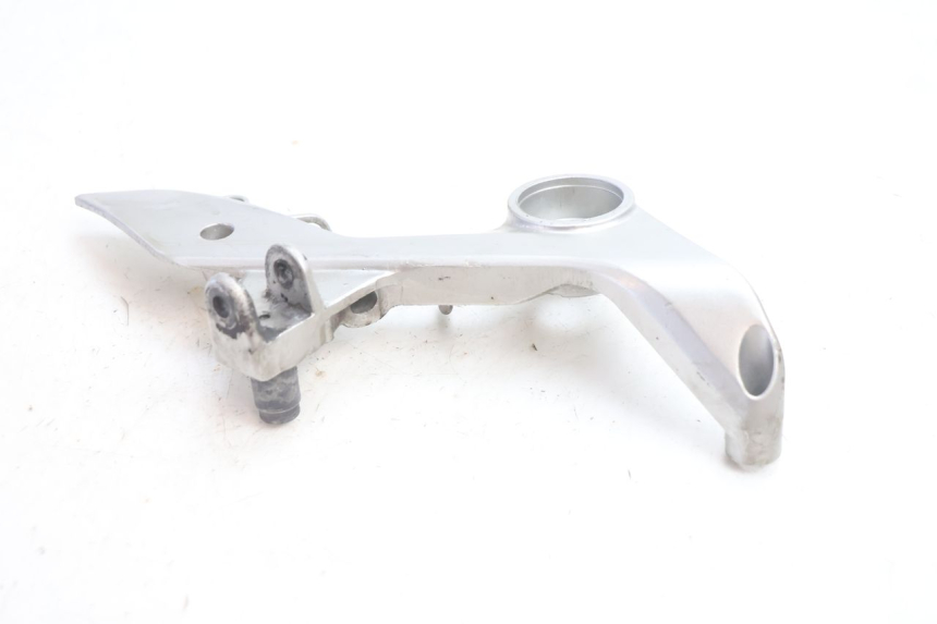 photo de FRONT RIGHT FOOTREST MOUNT HONDA VFR FI RC46 800 (1998 - 2001) - Technical close-up