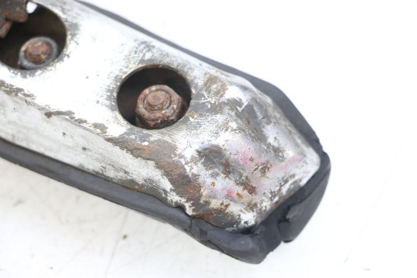 photo de FRONT RIGHT FOOTREST MOUNT YAMAHA XJ F 900 (1983 - 1994) - Technical close-up