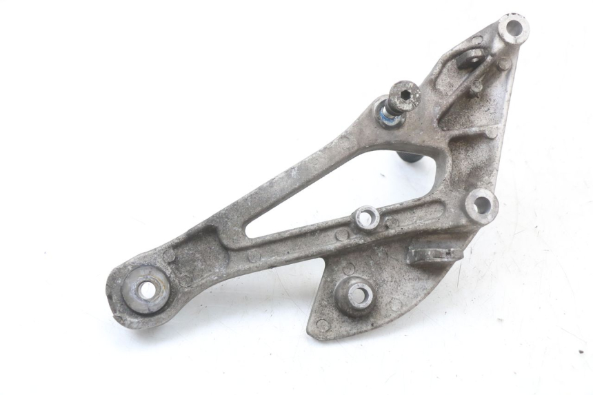 photo de FRONT RIGHT FOOTREST MOUNT YAMAHA XJ600 XJ DIVERSION 600 (1992 - 1997) - Component detail