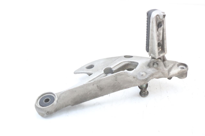 photo de FRONT RIGHT FOOTREST MOUNT YAMAHA XJ600 XJ DIVERSION 600 (1992 - 1997) - Alternative perspective