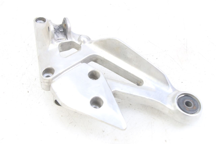 photo de FRONT RIGHT FOOTREST MOUNT YAMAHA XJN DIVERSION 600 (2000 - 2003) - Component detail