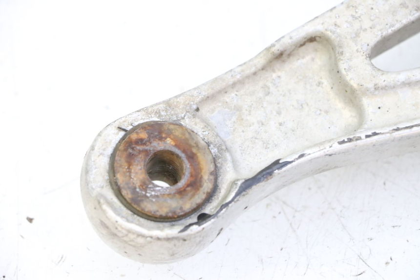 photo de FRONT RIGHT FOOTREST MOUNT YAMAHA XJN DIVERSION 600 (2000 - 2003) - Alternative perspective