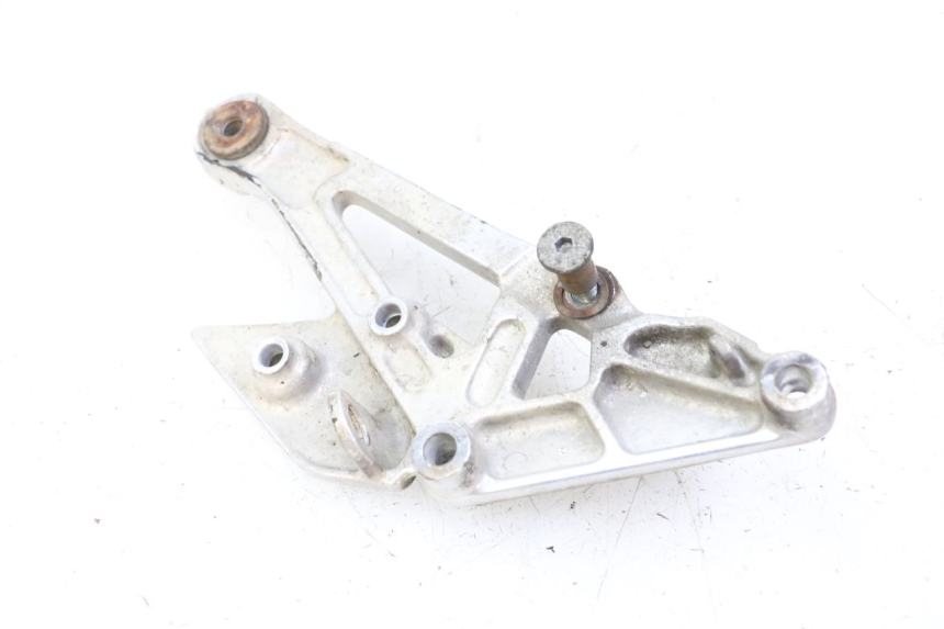 photo de FRONT RIGHT FOOTREST MOUNT YAMAHA XJN DIVERSION 600 (2000 - 2003) - Product overview