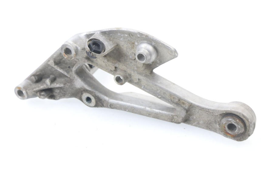 photo de FRONT RIGHT FOOTREST MOUNT YAMAHA XJN XJ N DIVERSION 600 (1994 - 1997) - Zoom on usage condition