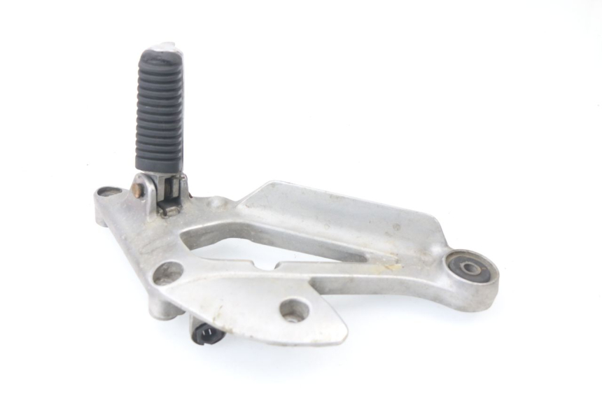 photo de FRONT RIGHT FOOTREST MOUNT YAMAHA XJN XJ N DIVERSION 600 (1994 - 1997) - Alternative perspective