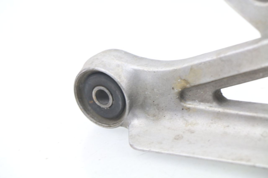 photo de FRONT RIGHT FOOTREST MOUNT YAMAHA XJN XJ N DIVERSION 600 (1994 - 1997) - Fixing points details