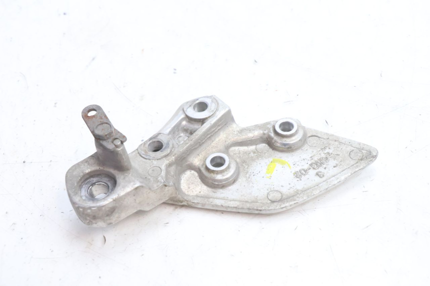 photo de FRONT RIGHT FOOTREST MOUNT YAMAHA XJR 1300 (1998 - 2002) - Zoom on usage condition
