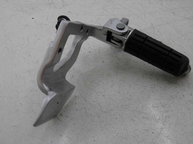 photo de FRONT RIGHT FOOTREST MOUNT YAMAHA FJR 1300 (2004 - 2005) - Main view