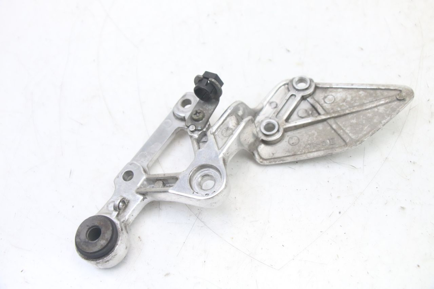 photo de RIGHT FRONT FOOTREST BRACKET YAMAHA FZS FAZER 600 (2001 - 2003) - Product overview